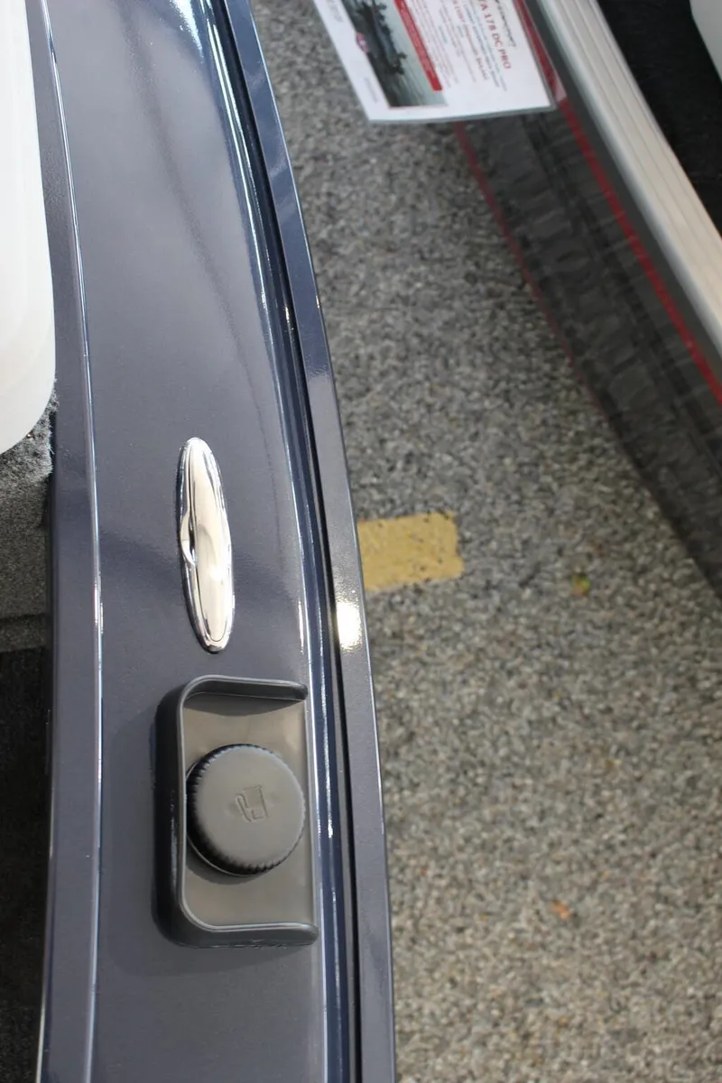 Slide: The Image of Starcraft Mariner 210 XS 2026 - 17