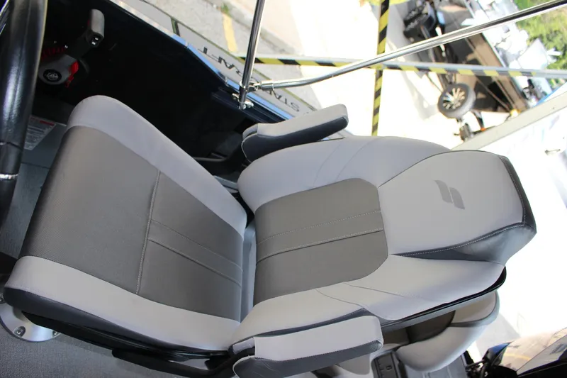 Slide: The Image of Starcraft Mariner 210 XS 2026 - 28