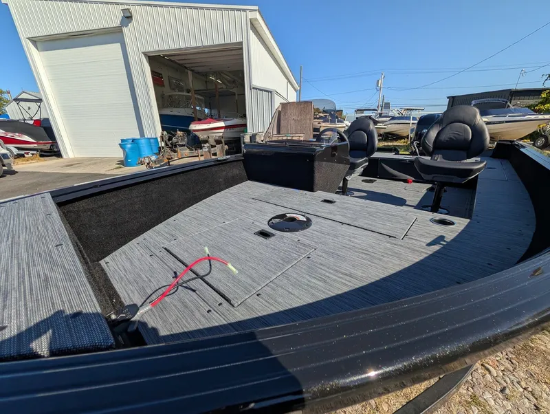 Slide: The Image of Starcraft Starfire 166 SC Midnight Edition 2026 - 21