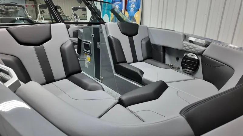 Slide: The Image of MasterCraft XT22 2026 - 13