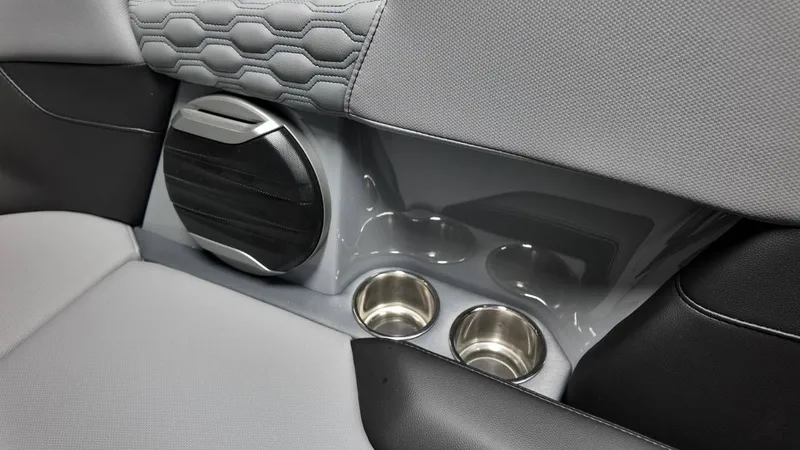 Slide: The Image of MasterCraft XT22 2026 - 16