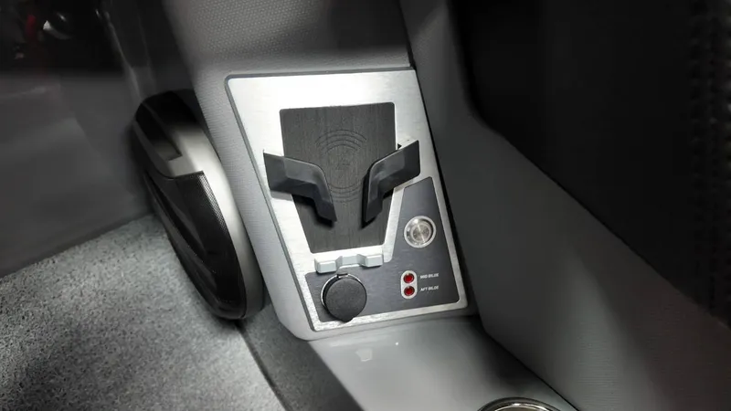 Slide: The Image of MasterCraft XT22 2026 - 24