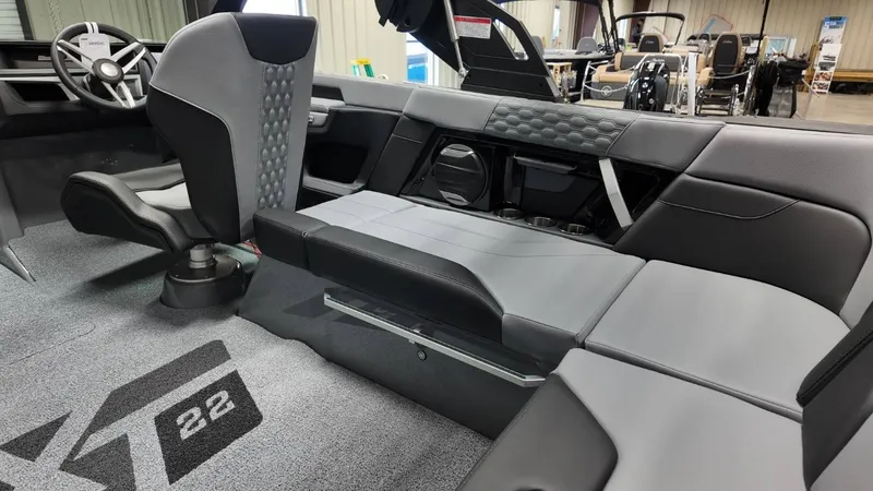 Slide: The Image of MasterCraft XT22 2026 - 37