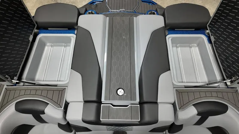 Slide: The Image of MasterCraft XT22 2026 - 43