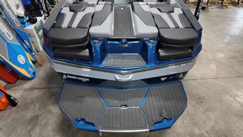 Slide: The Image of MasterCraft XT22 2026 - 46