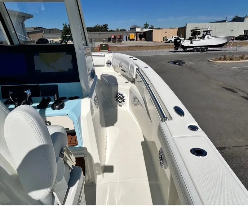 Slide: The Image of Cobia 285CC 2026 - 18