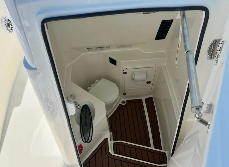 Slide: The Image of Cobia 285CC 2026 - 9