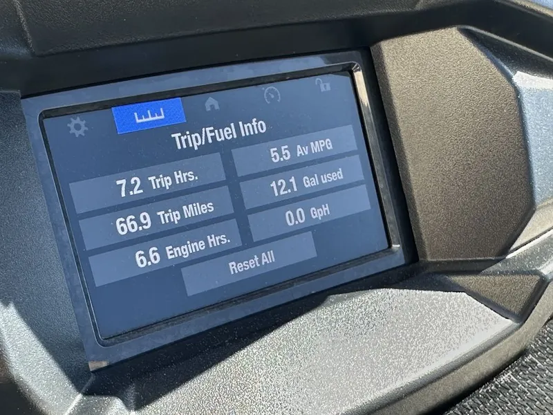 Slide: The Image of Yamaha VX Cruiser® with Audio 2024 - 14