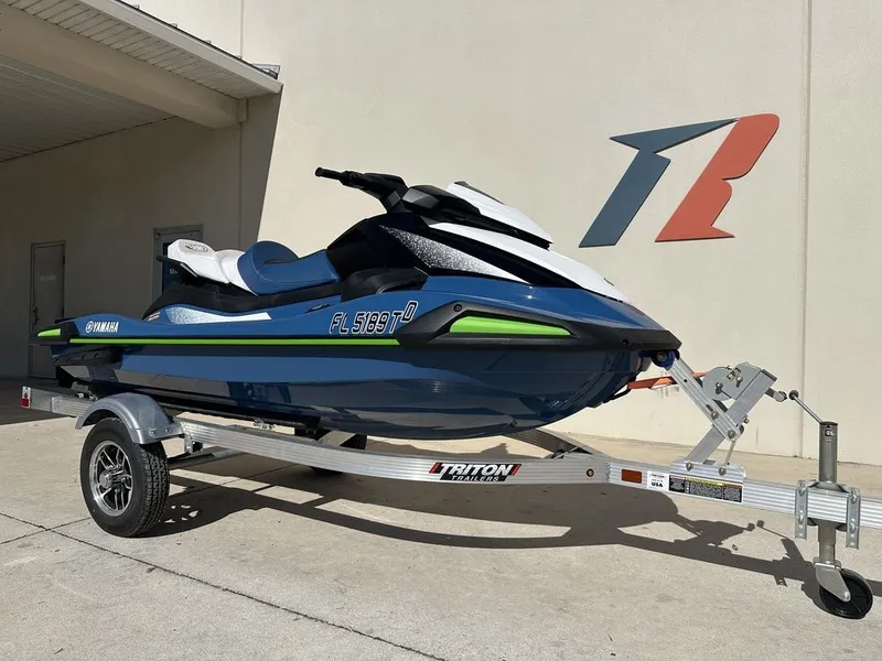 Slide: The Image of Yamaha VX Cruiser® with Audio 2024 - 3