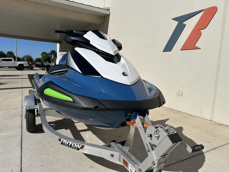 Slide: The Image of Yamaha VX Cruiser® with Audio 2024 - 4