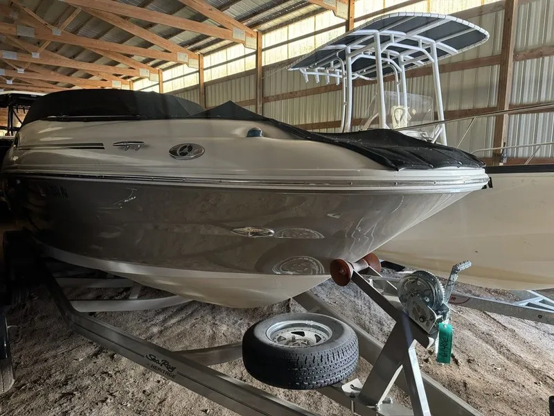 The Image of Sea Ray 240 Sundeck 2006 - 0