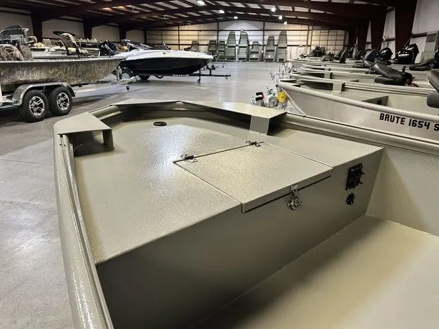 Slide: The Image of Xtreme Boats Brute 1754SS Tunnel 2026 - 5