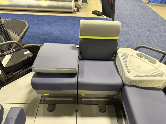 Slide: The Image of Sea-Doo Switch Cruise Limited™ 18 - 300 Hp Painted 2026 - 10