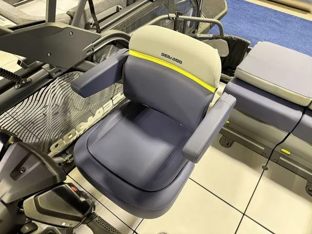 Slide: The Image of Sea-Doo Switch Cruise Limited™ 18 - 300 Hp Painted 2026 - 14