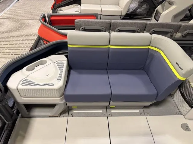 Slide: The Image of Sea-Doo Switch Cruise Limited™ 18 - 300 Hp Painted 2026 - 6