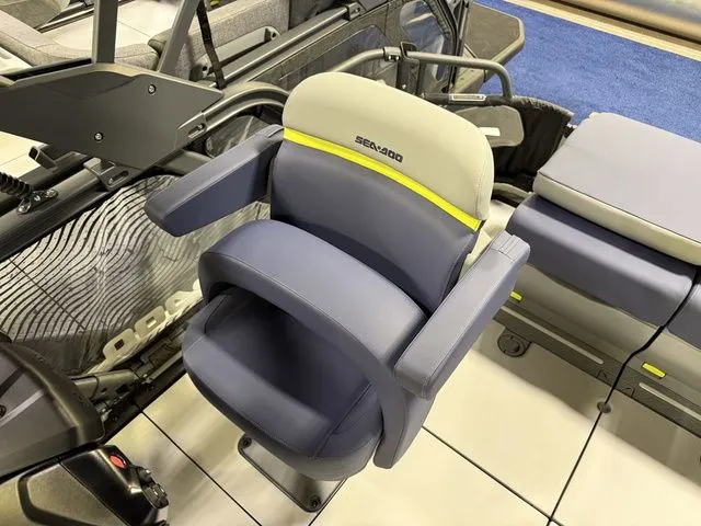 Slide: The Image of Sea-Doo Switch Cruise Limited™ 18 - 300 Hp Painted 2026 - 15