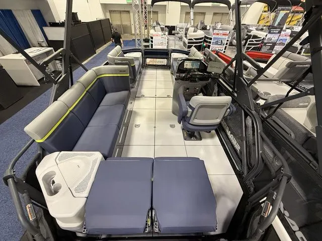 Slide: The Image of Sea-Doo Switch Cruise Limited™ 18 - 300 Hp Painted 2026 - 18