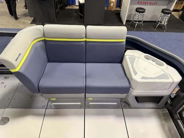 Slide: The Image of Sea-Doo Switch Cruise Limited™ 18 - 300 Hp Painted 2026 - 7