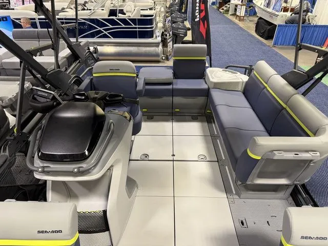 Slide: The Image of Sea-Doo Switch Cruise Limited™ 18 - 300 Hp Painted 2026 - 8