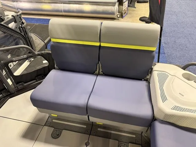 Slide: The Image of Sea-Doo Switch Cruise Limited™ 18 - 300 Hp Painted 2026 - 11