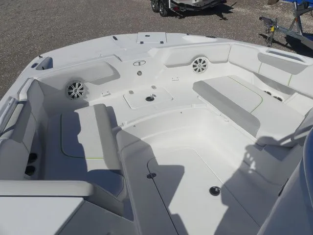 Slide: The Image of Tahoe 2150 CC 2022 - 12