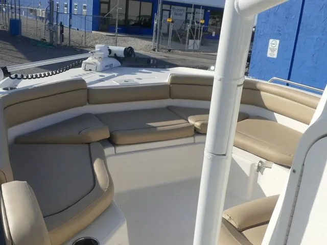 Slide: The Image of NauticStar 211 Hybrid 2019 - 10