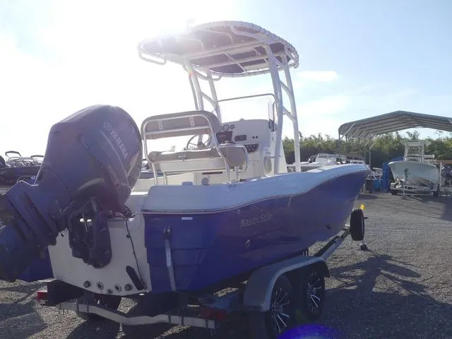 Slide: The Image of NauticStar 211 Hybrid 2019 - 4