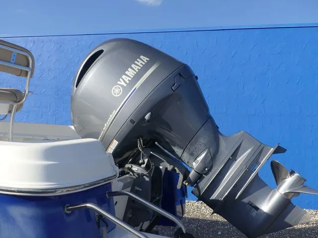 Slide: The Image of NauticStar 211 Hybrid 2019 - 6