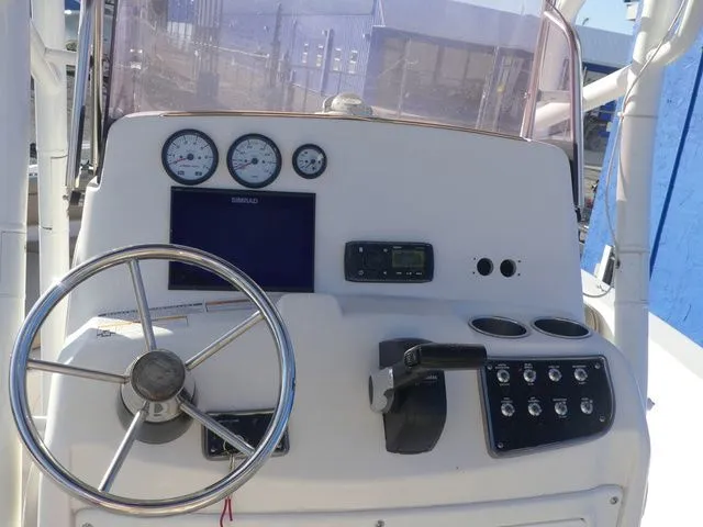 Slide: The Image of NauticStar 211 Hybrid 2019 - 9