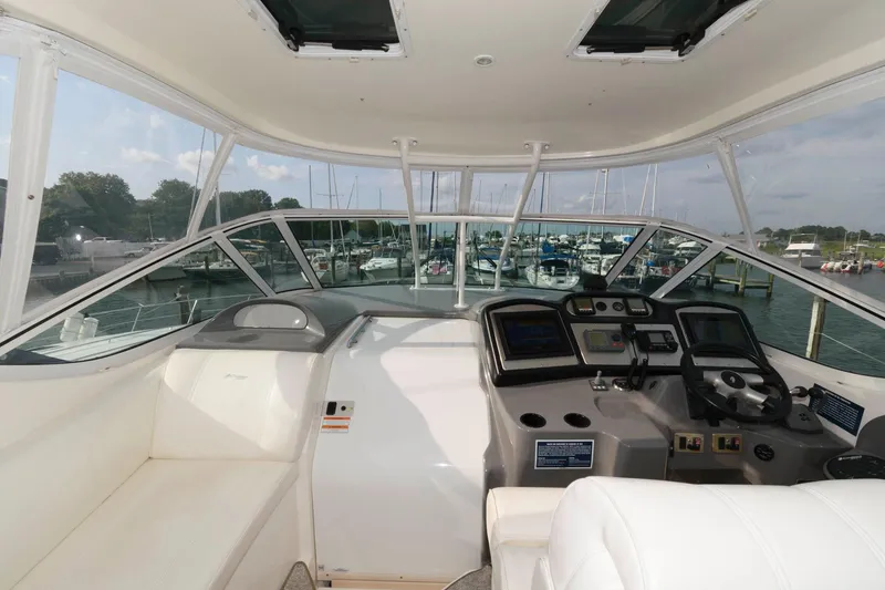 Slide: The Image of Interior view of 2007 Cruisers Yachts 415 Express Motoryacht. - 3