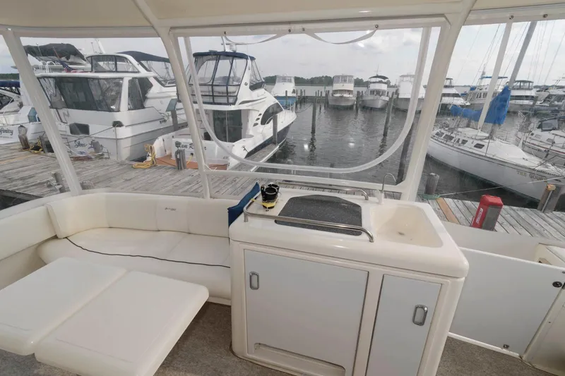Slide: The Image of Interior of a 2007 Cruisers Yachts 415 Express Motoryacht in harbor. - 9