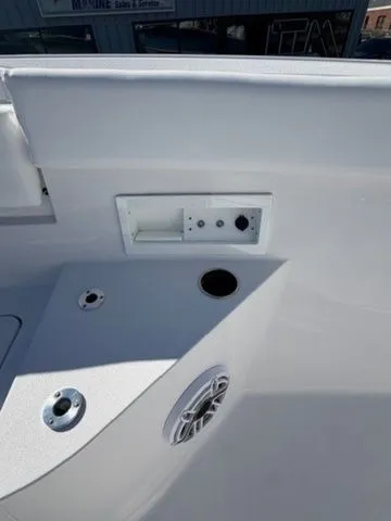 Slide: The Image of Sportsman Heritage 321 Center Console 2026 - 12