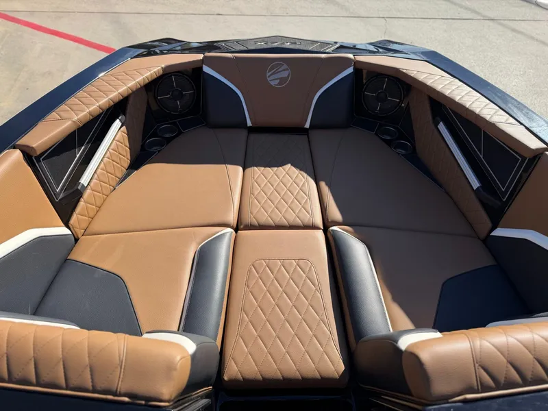 Slide: The Image of Tigé 24RZX 2022 - 10