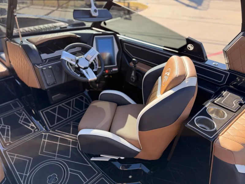 Slide: The Image of Tigé 24RZX 2022 - 13