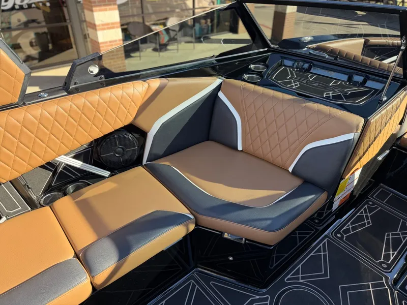 Slide: The Image of Tigé 24RZX 2022 - 15