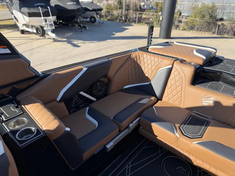 Slide: The Image of Tigé 24RZX 2022 - 16