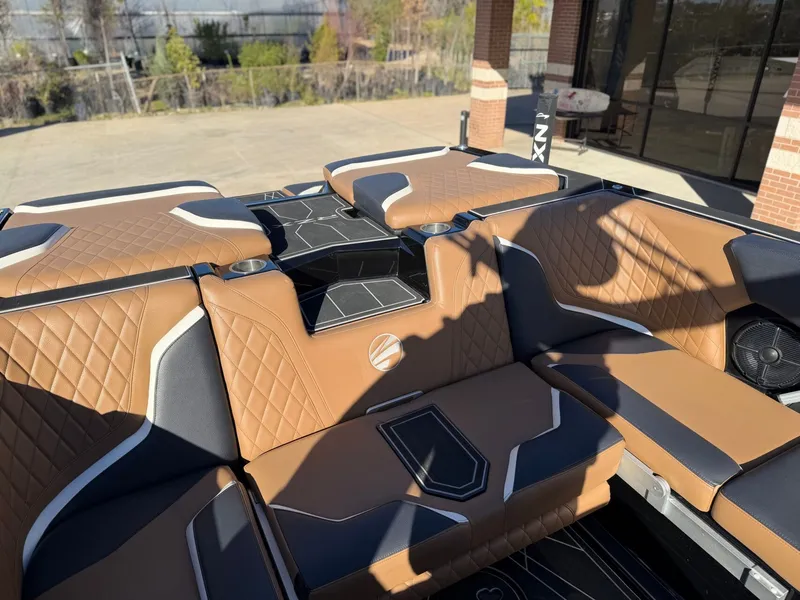 Slide: The Image of Tigé 24RZX 2022 - 17