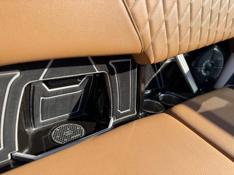 Slide: The Image of Tigé 24RZX 2022 - 19