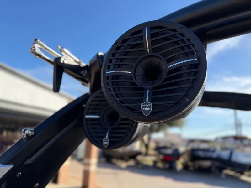 Slide: The Image of Tigé 24RZX 2022 - 24