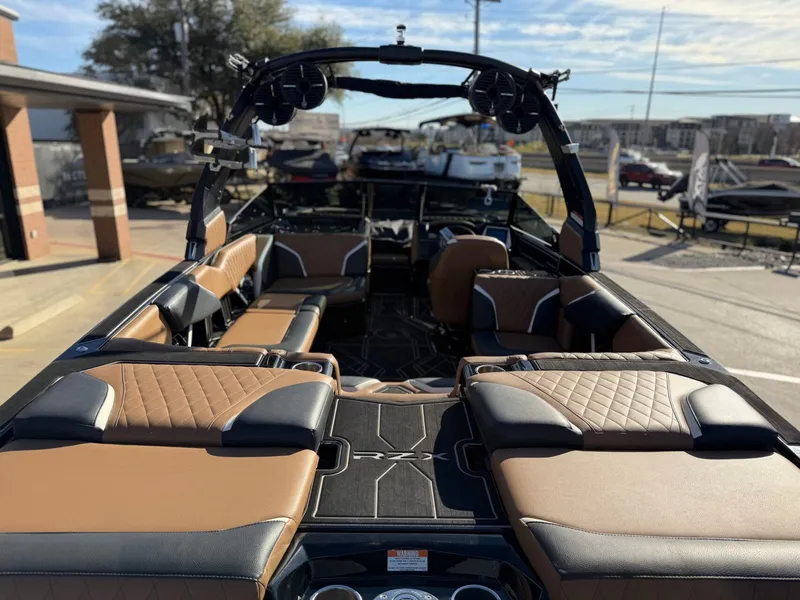 Slide: The Image of Tigé 24RZX 2022 - 25