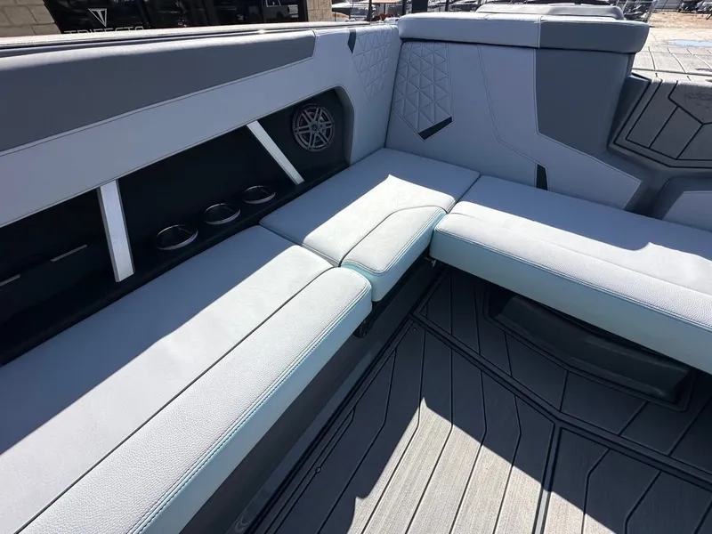 Slide: The Image of Nautique GS24 2026 - 11