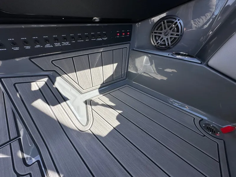 Slide: The Image of Nautique GS24 2026 - 33