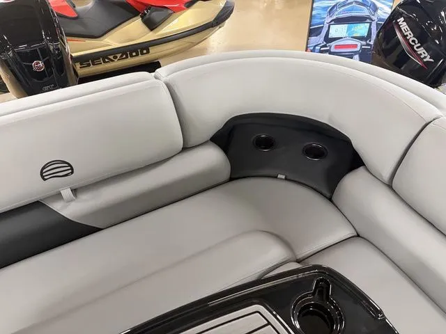 Slide: The Image of Sun Tracker Party Barge 20 DLX 2026 - 15