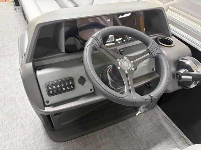 Slide: The Image of Sun Tracker Party Barge 20 DLX 2026 - 18