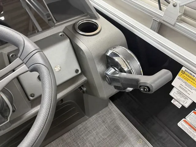 Slide: The Image of Sun Tracker Party Barge 20 DLX 2026 - 19