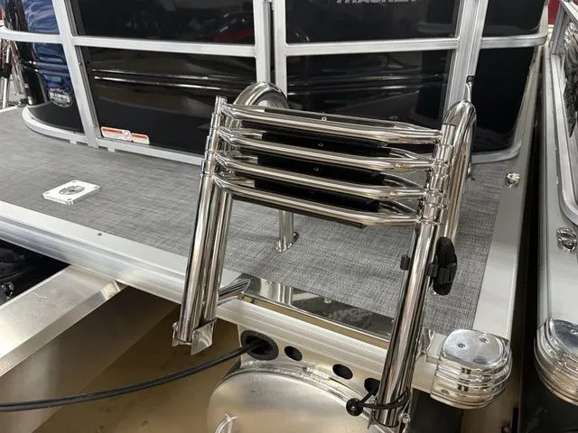 Slide: The Image of Sun Tracker Party Barge 20 DLX 2026 - 3