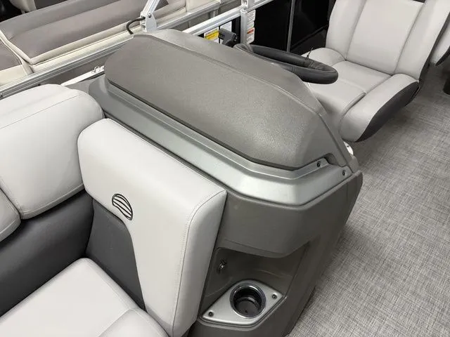 Slide: The Image of Sun Tracker Party Barge 20 DLX 2026 - 30