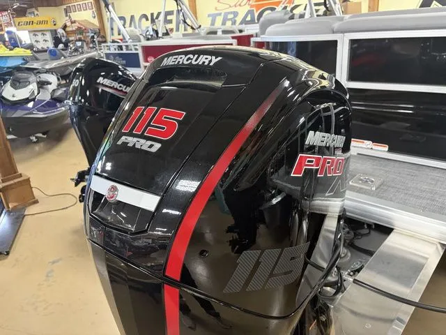 Slide: The Image of Sun Tracker Party Barge 20 DLX 2026 - 5