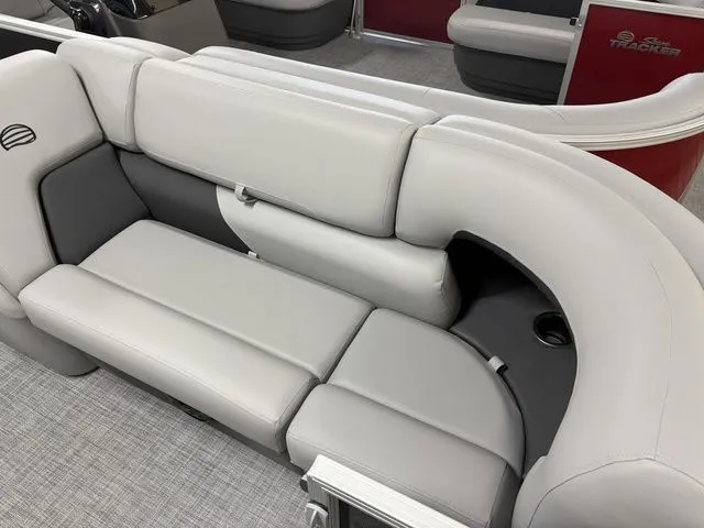 Slide: The Image of Sun Tracker Party Barge 20 DLX 2026 - 8