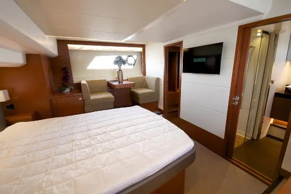 Slide: The Image of Prestige Yachts 550 Flybridge PR14RTO-45 2014 - 9